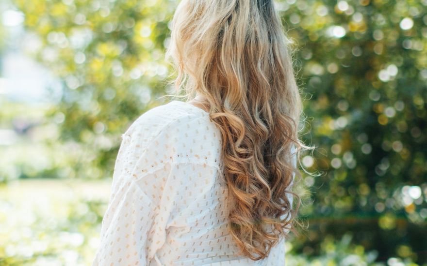 De Must-have Producten voor Stralend Haar deze Zomer